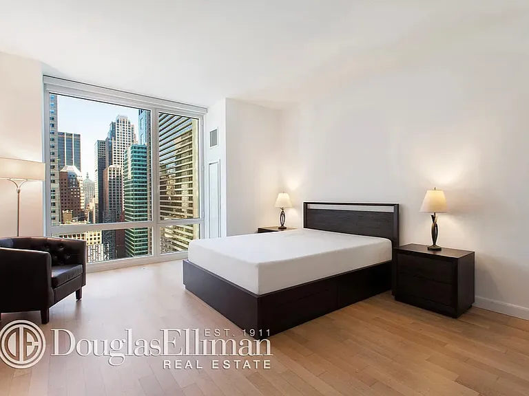 247 W 46th St #2705 — Photo 4