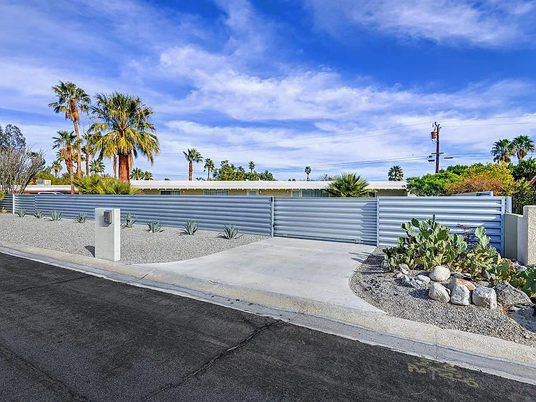 2290 N Cerritos Rd — Photo 3