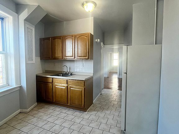 3rd image of 326 Summit Ave APT 403