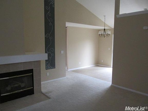 3rd image of 5580 Greenoaks Dr