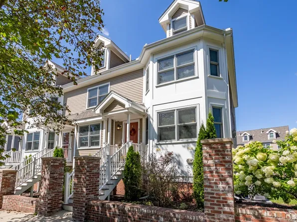 138 Chestnut St Unit 3, Lowell, MA 01852