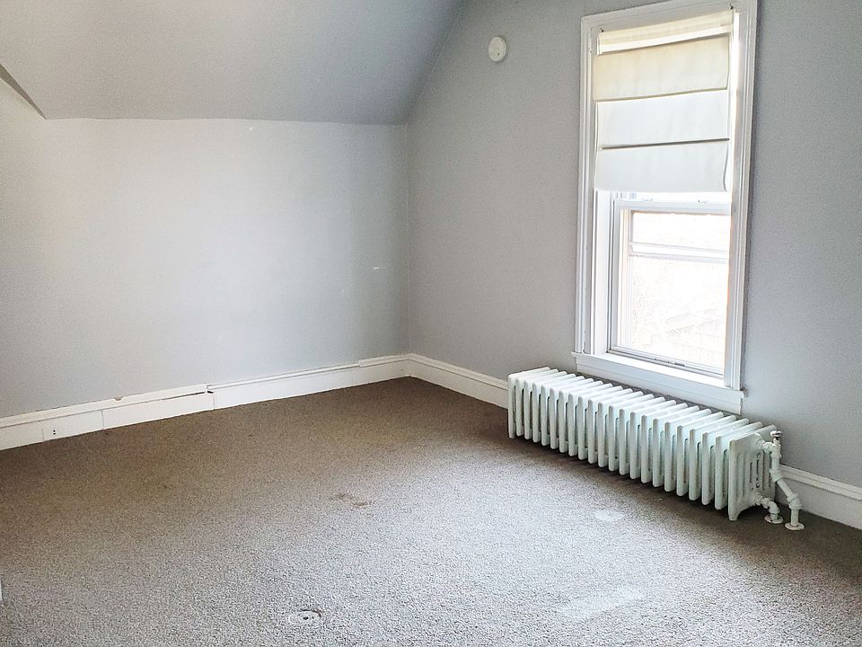 2nd image of 136 N Carll Ave