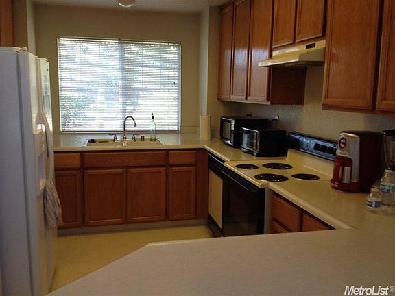 2nd image of 909 Kate Linde Cir