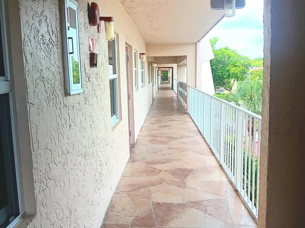 1030 Country Club Dr APT 401, Margate, FL 33063