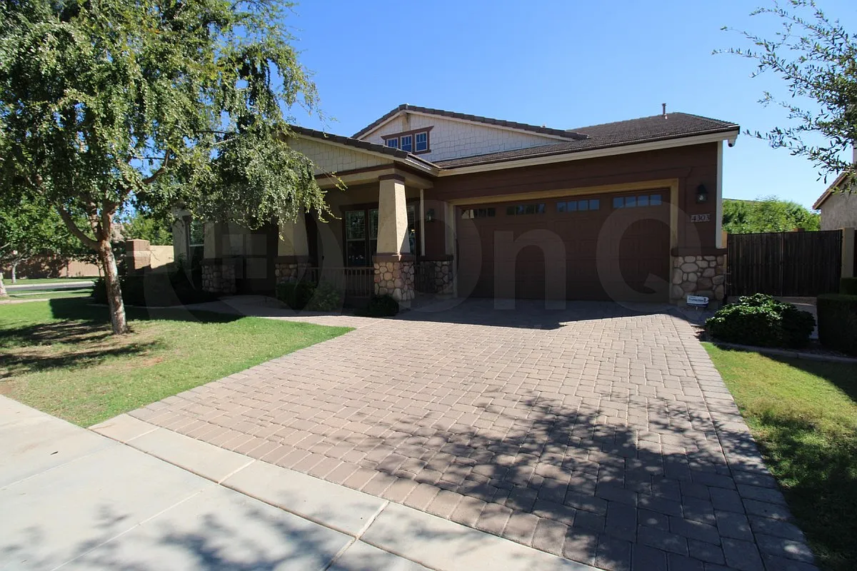 4 bed, 3.0 bath, 3258 sqft, $3,399 — Photo 2