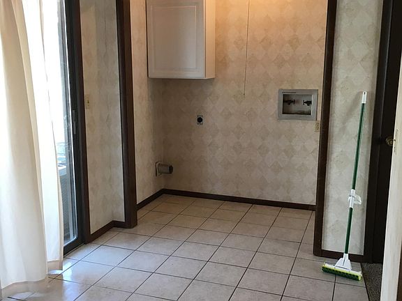 washer and dryer hook-ups