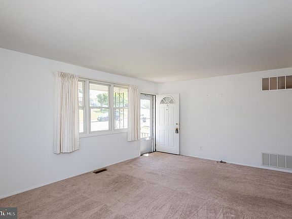 3rd image of 2607 Harwood Rd