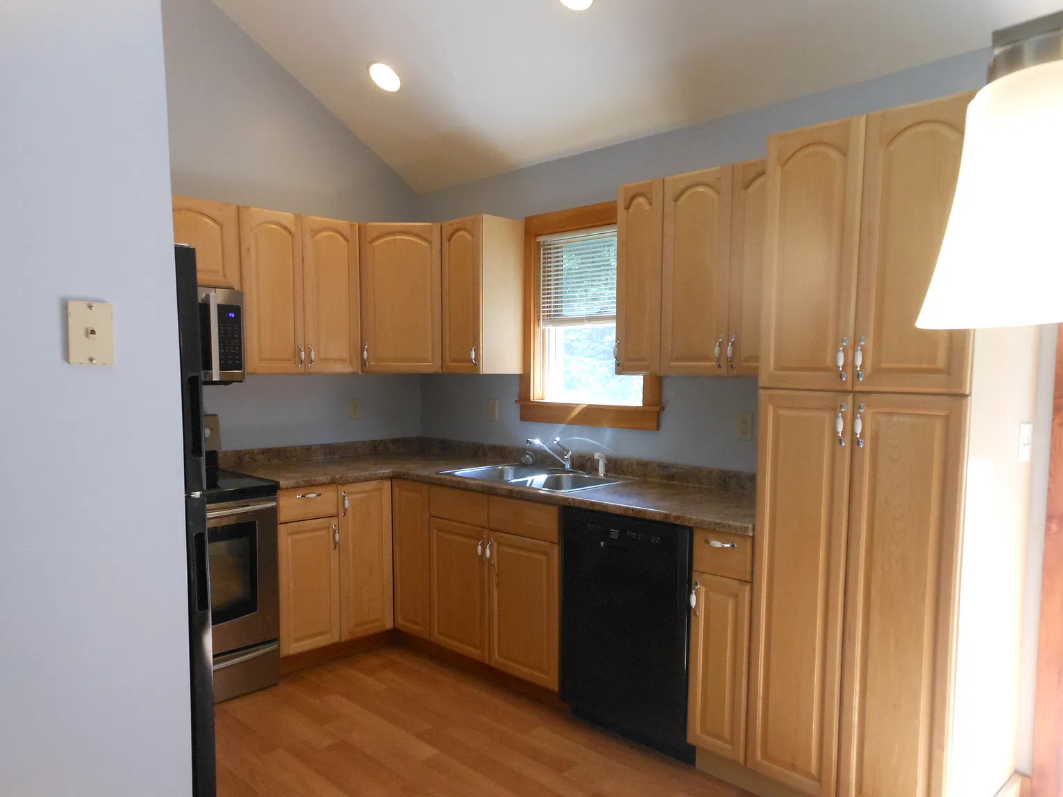 2 bed, 1200 sqft, $1,400 — Photo 4