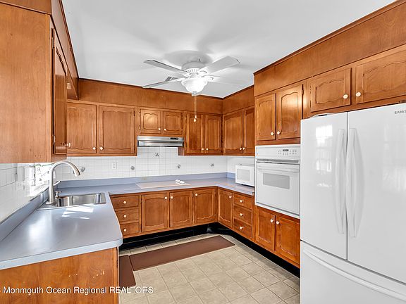 5th image of 296D Dorchester Drive #D