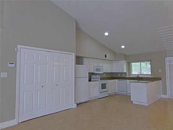2nd image of 504 Rosewood Ln
