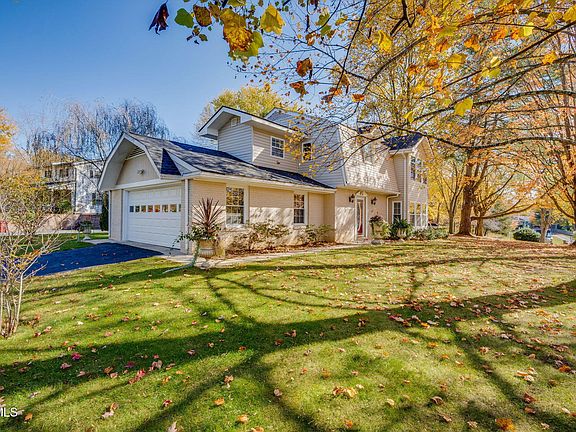 3rd image of 3315 Martindale Dr