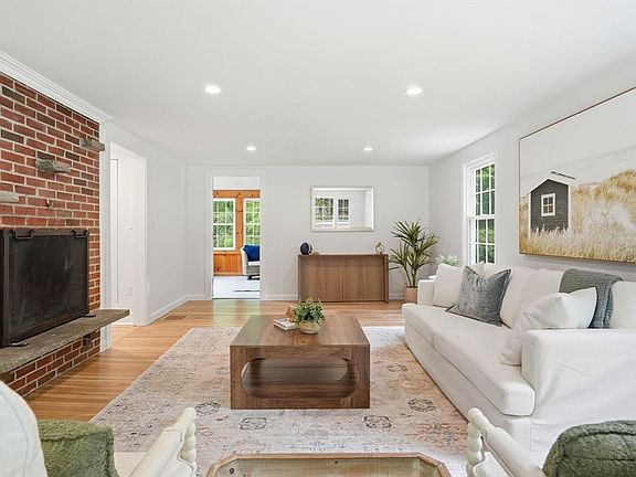 3rd image of 147 Forest St