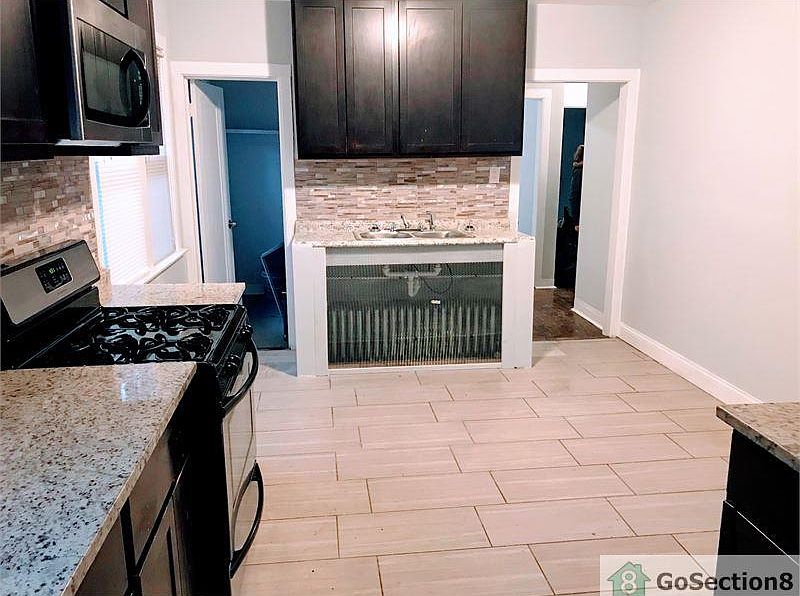 1st image of 9019 S May St