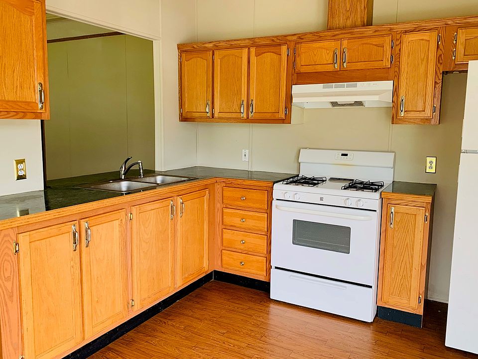 1st image of 380 Saddle Dr