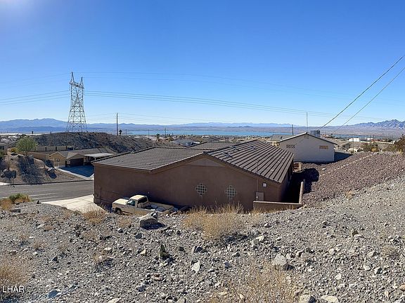 2nd image of 3121 Douglas Dr