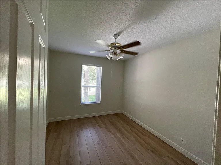 10225 NW 60th Pl — Photo 2