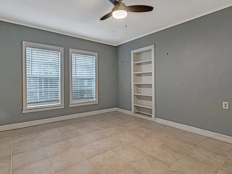 112 Cloverleaf Ave — Photo 17