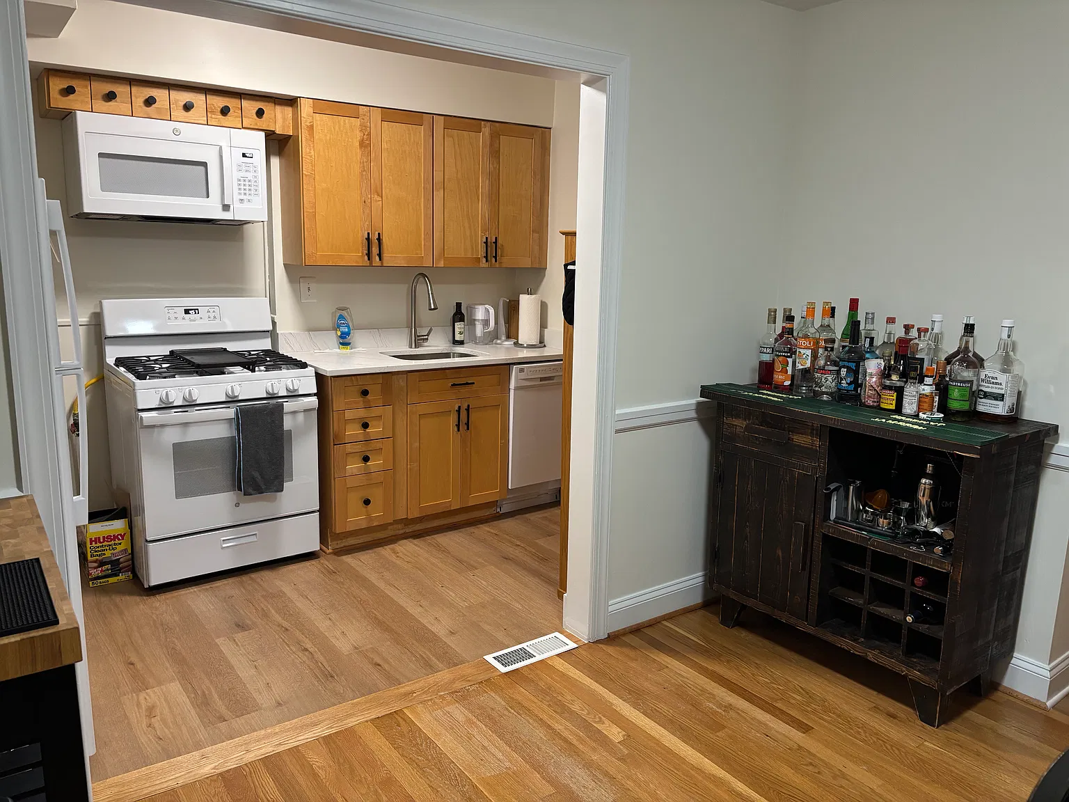 3 bed, 2.5 bath, 1110 sqft, $3,300 — Photo 4