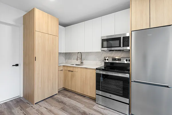 Rented by R New York | media 9