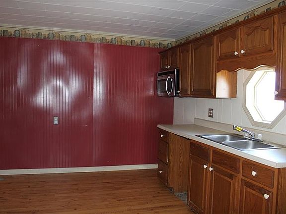 5th image of 422 W Trusler St