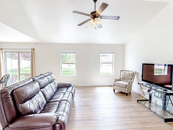 5th image of 29 W Magellan Ln