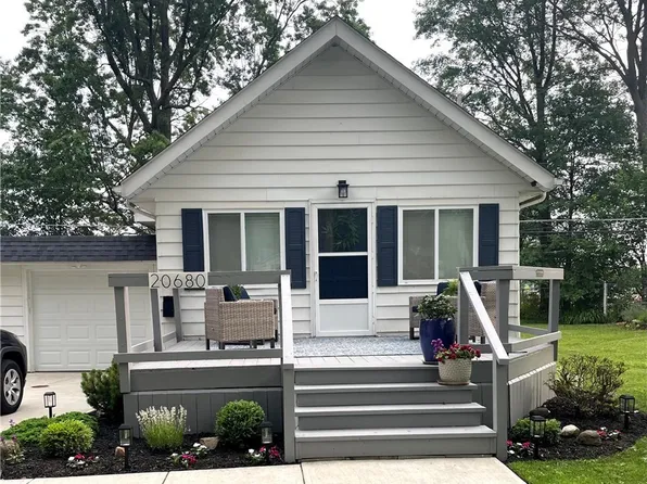 20680 Belvidere Ave, Fairview Park, OH 44126
