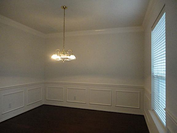5th image of 9918 Edgewood Manor Ct