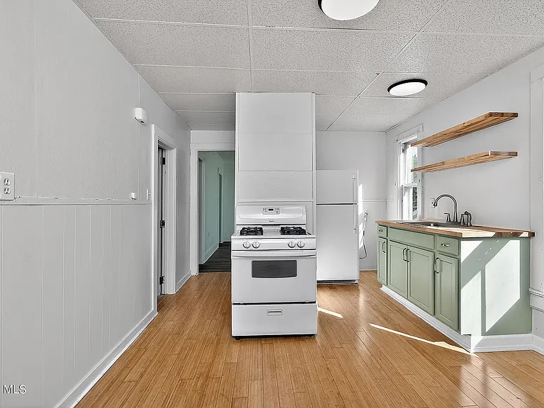138 Davis Ave #2 — Photo 8