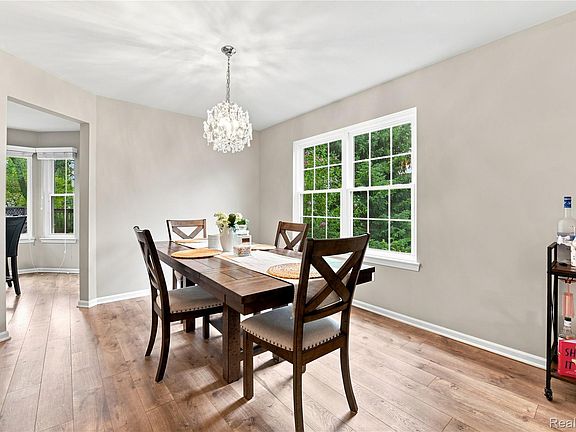 5th image of 933 Abingdon St