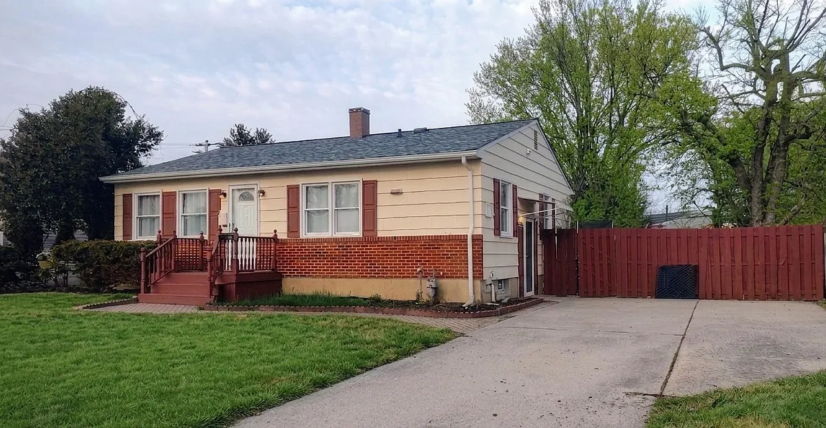 Driveway parking - 605 Shirley Manor Rd
