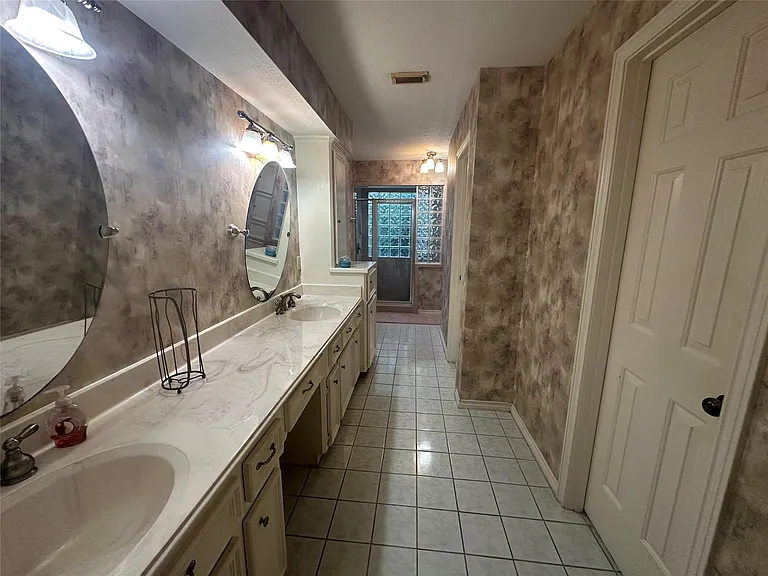 14707 Treborway Dr — Photo 17