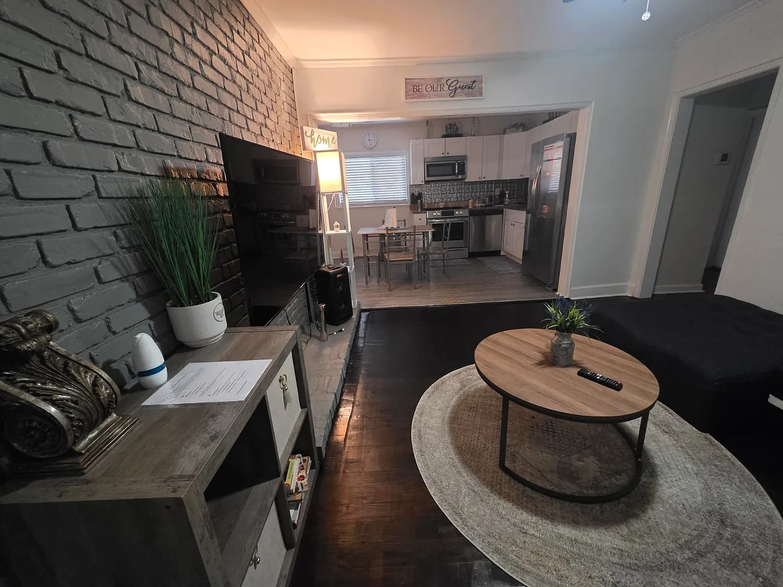 3 bed, 2070 sqft, $2,300 — Photo 4
