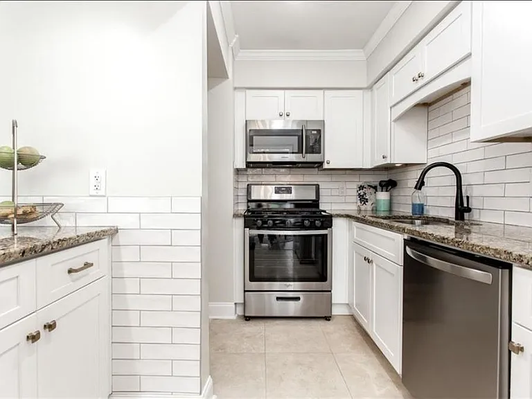 6980 Roswell Rd #B6 — Photo 2