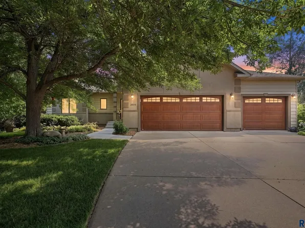 3509 E Braeburn Cir, Sioux Falls, SD 57103