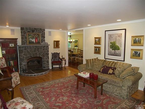 5th image of 639 4th St E