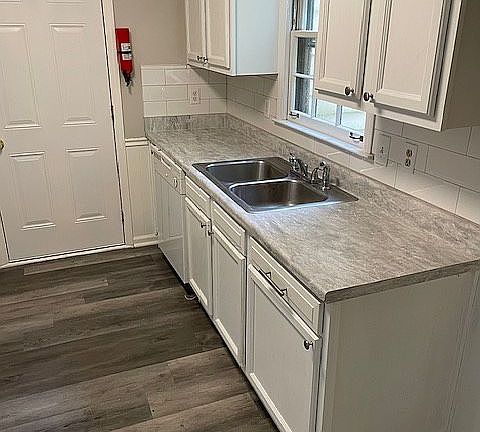 3rd image of 1450 Rockmoor Ct