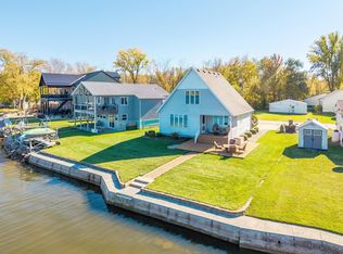 94 W Waldron Lake Dr, Wawaka, IN