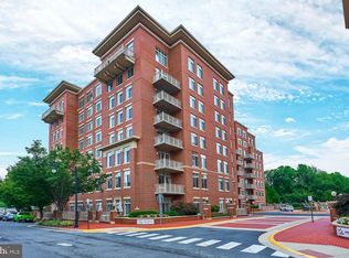 4490 Market Commons Dr UNIT 501, Fairfax, VA 22033