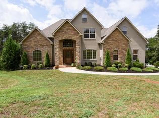 1211 Apache Dr, Maryville, TN 37801