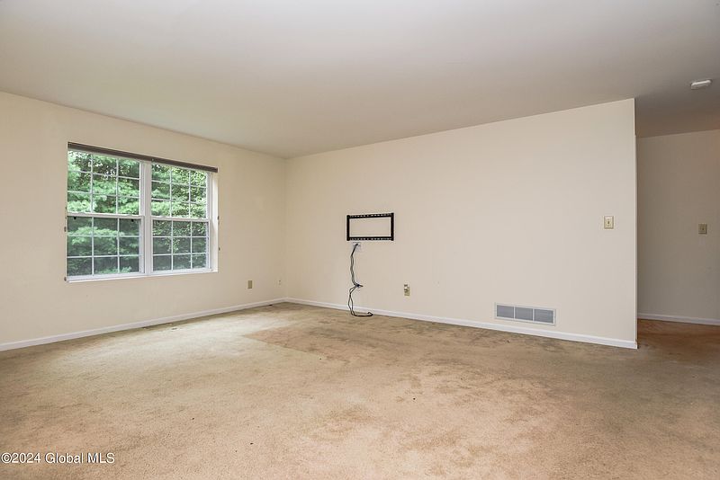 3rd image of 40 Larkspur Drive