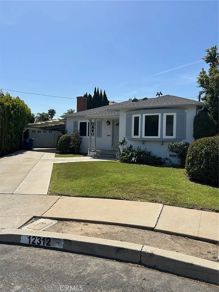 3 bed, 1157 sqft, $5,700 — Photo 1