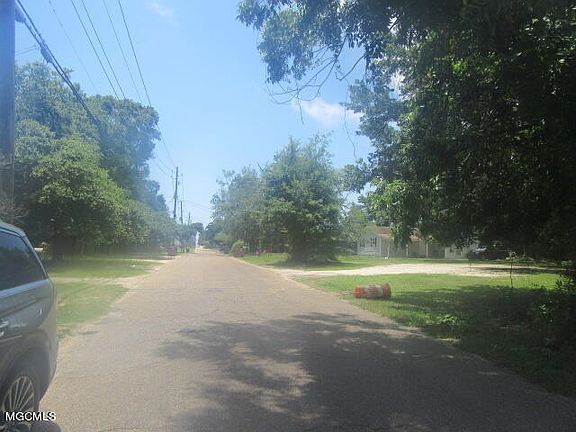 4th image of 599 McDonnell Ave