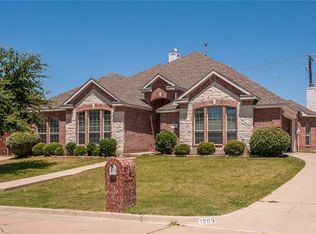 1203 Manchester Dr, Mansfield, TX 76063
