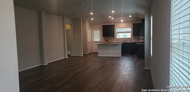 4 bed, 2.0 bath, 1739 sqft, $2,200 — Photo 3