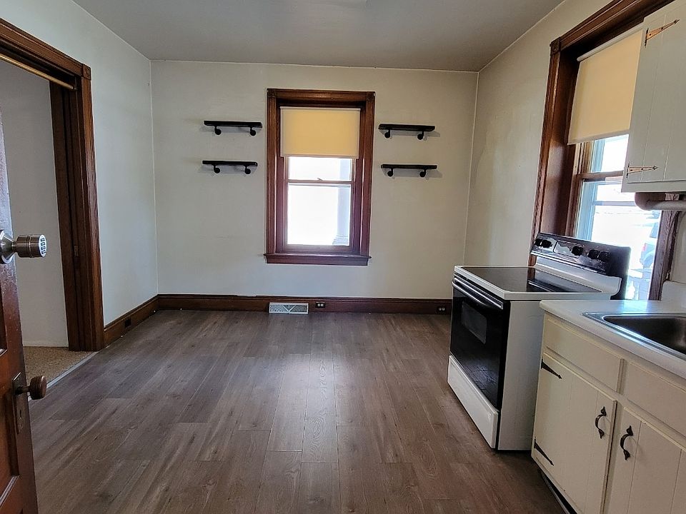 1st image of 207 W 4th St APT 2