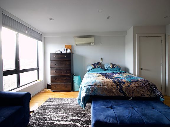 4th image of 812 Lexington Ave APT 4R