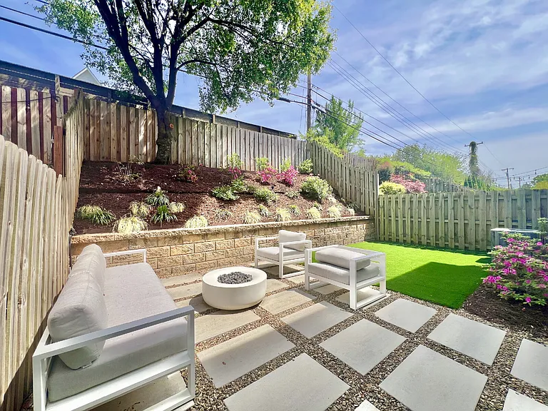 413 Belton St #413 BELTON ST — Photo 42