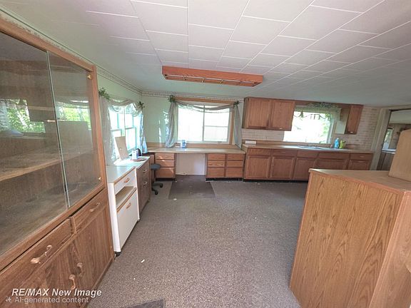 3rd image of 944 N Fairview Rd