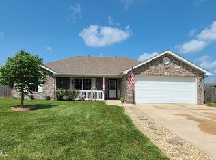 170 Brookstone Dr, Holts Summit, MO 65043