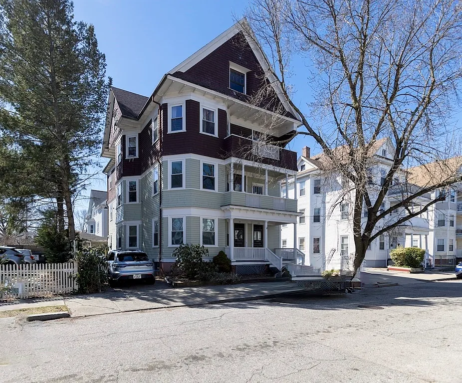 3 bed, 1.0 bath, 1491 sqft, $2,500 — Photo 3